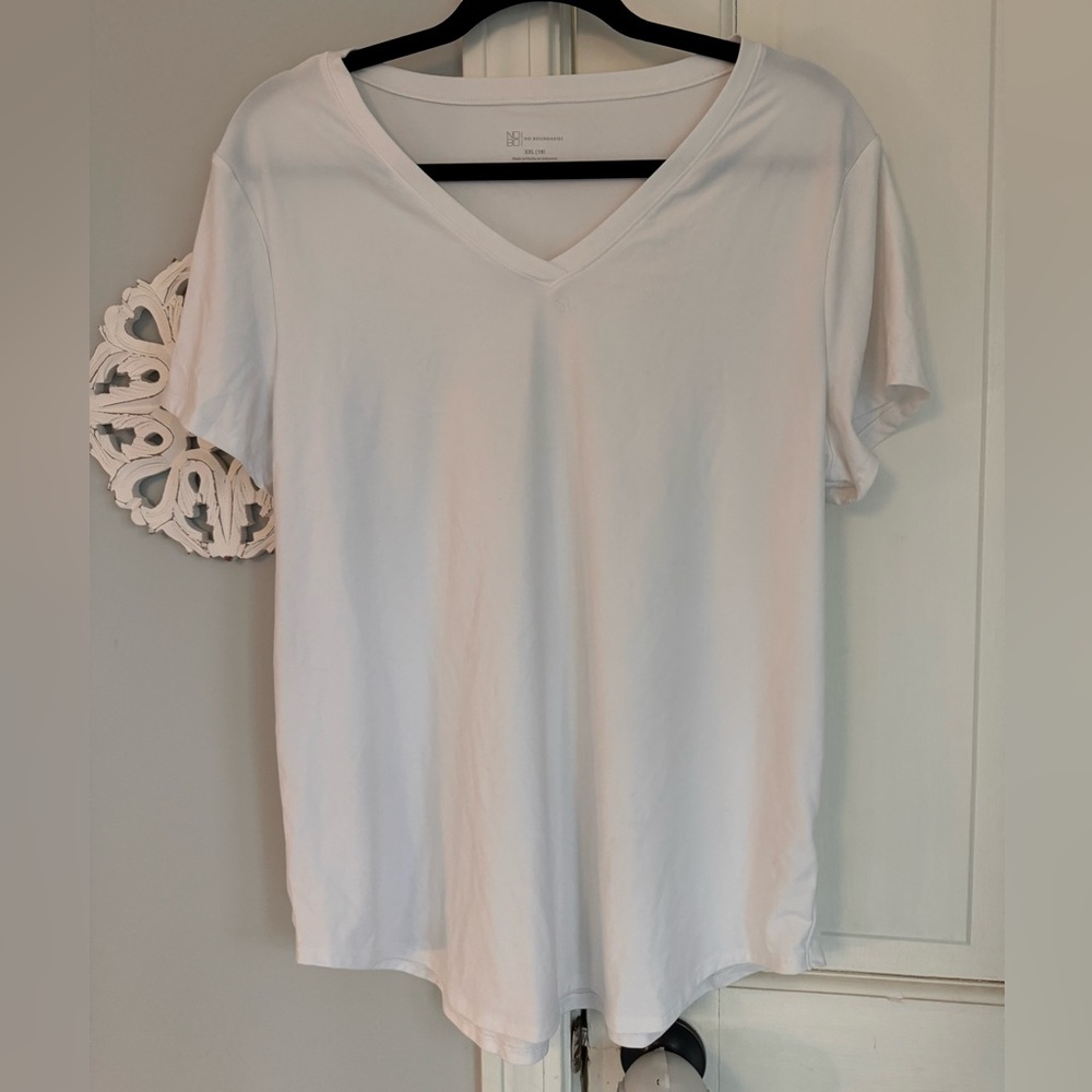 NWOT No Boundaries T-shirt White XXL